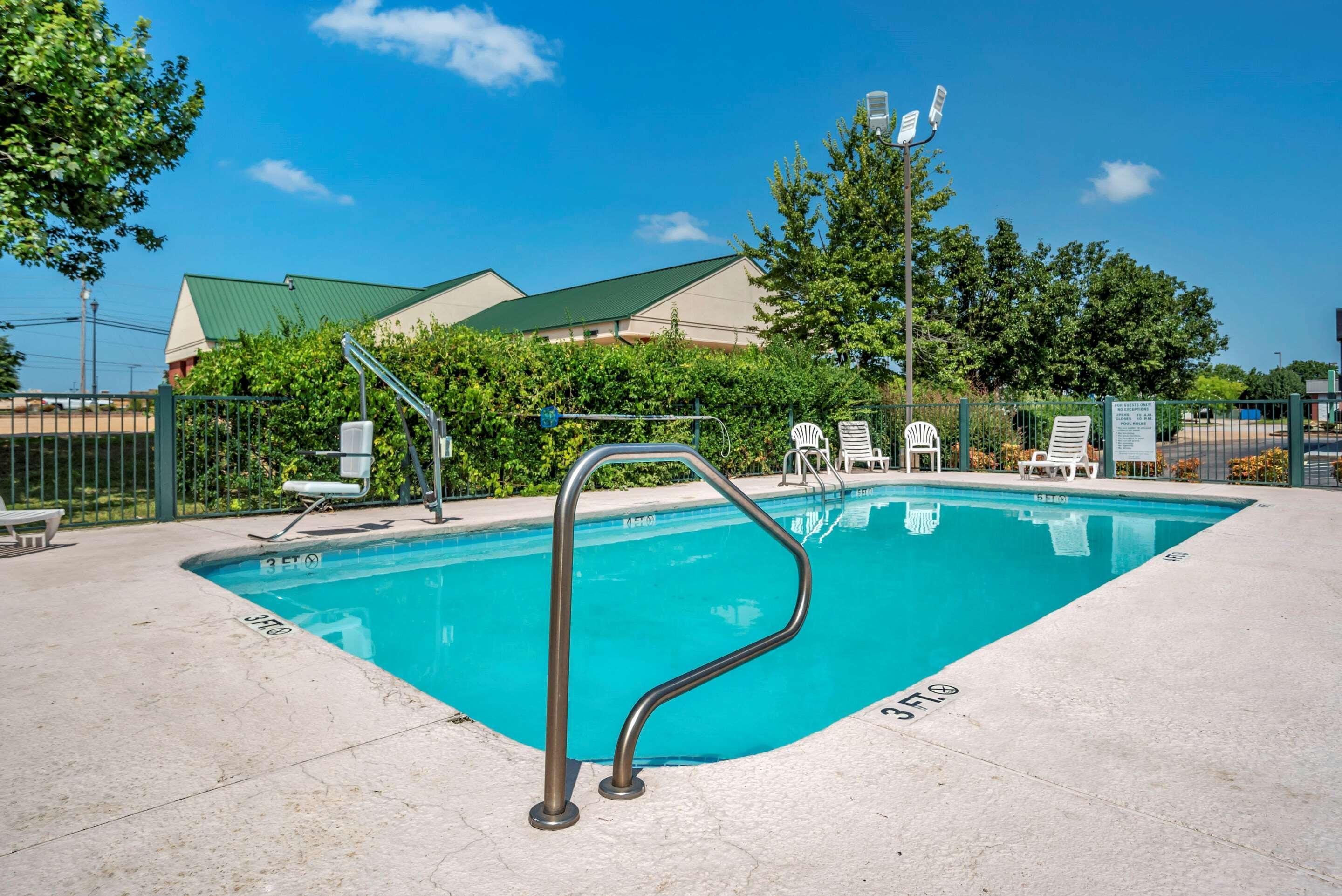 Econo Lodge Tupelo Zewnętrze zdjęcie