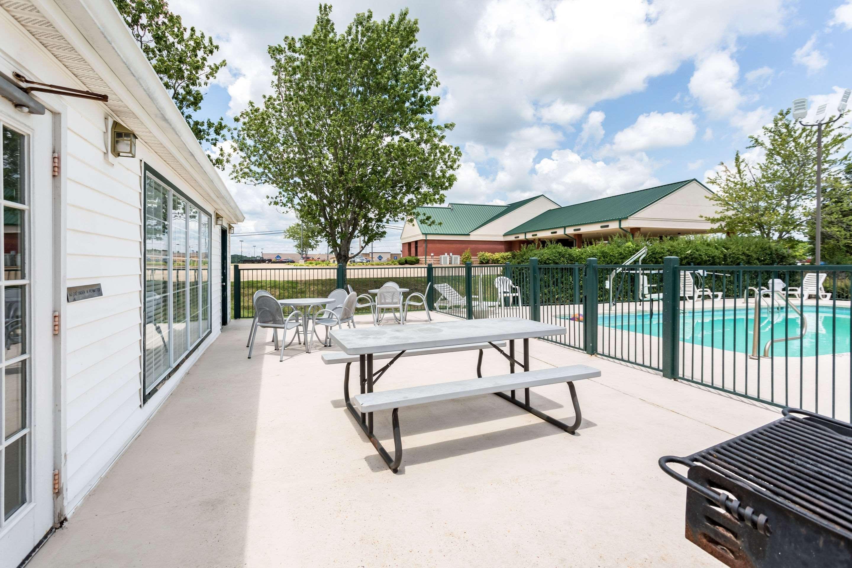Econo Lodge Tupelo Zewnętrze zdjęcie