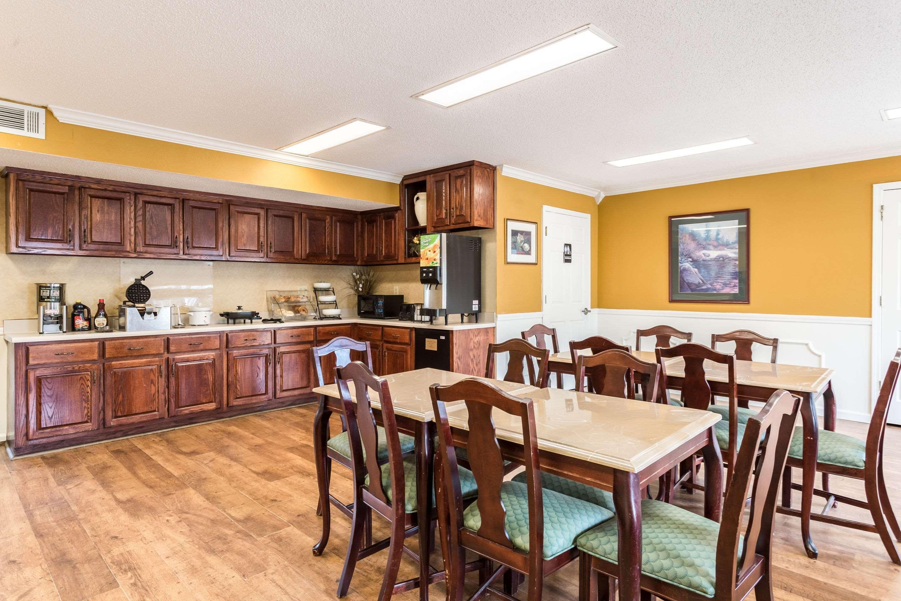 Econo Lodge Tupelo Zewnętrze zdjęcie