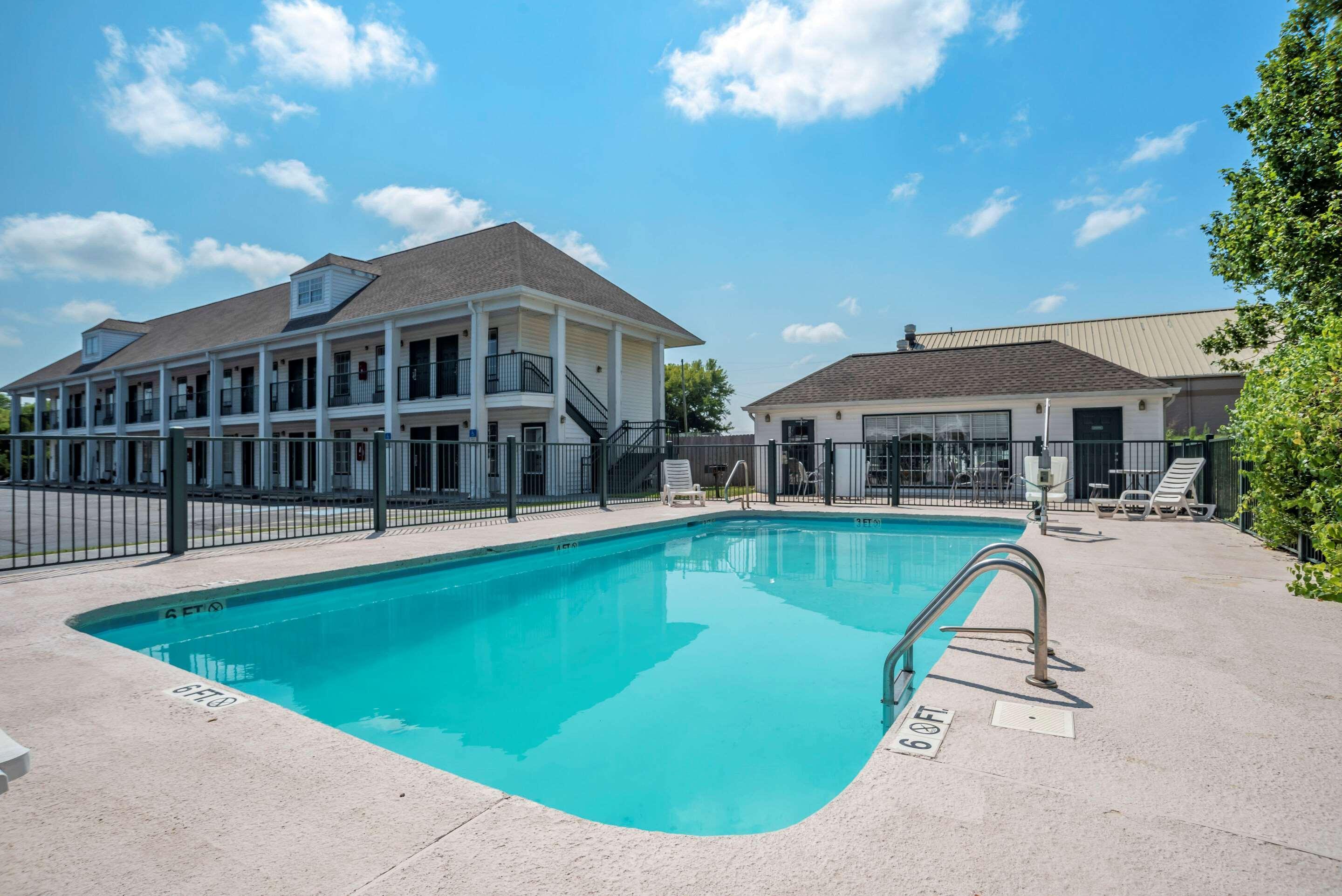 Econo Lodge Tupelo Zewnętrze zdjęcie