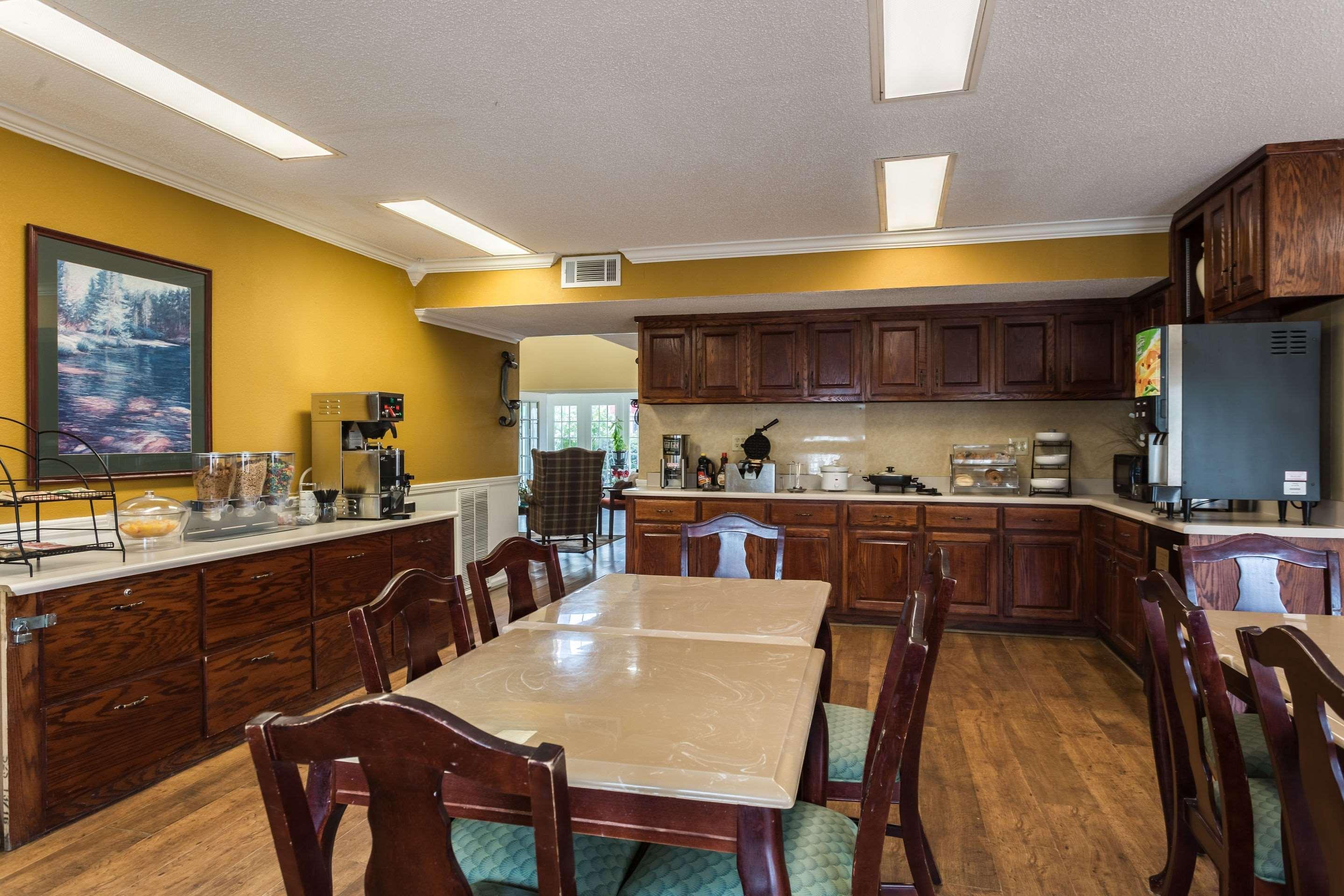 Econo Lodge Tupelo Zewnętrze zdjęcie